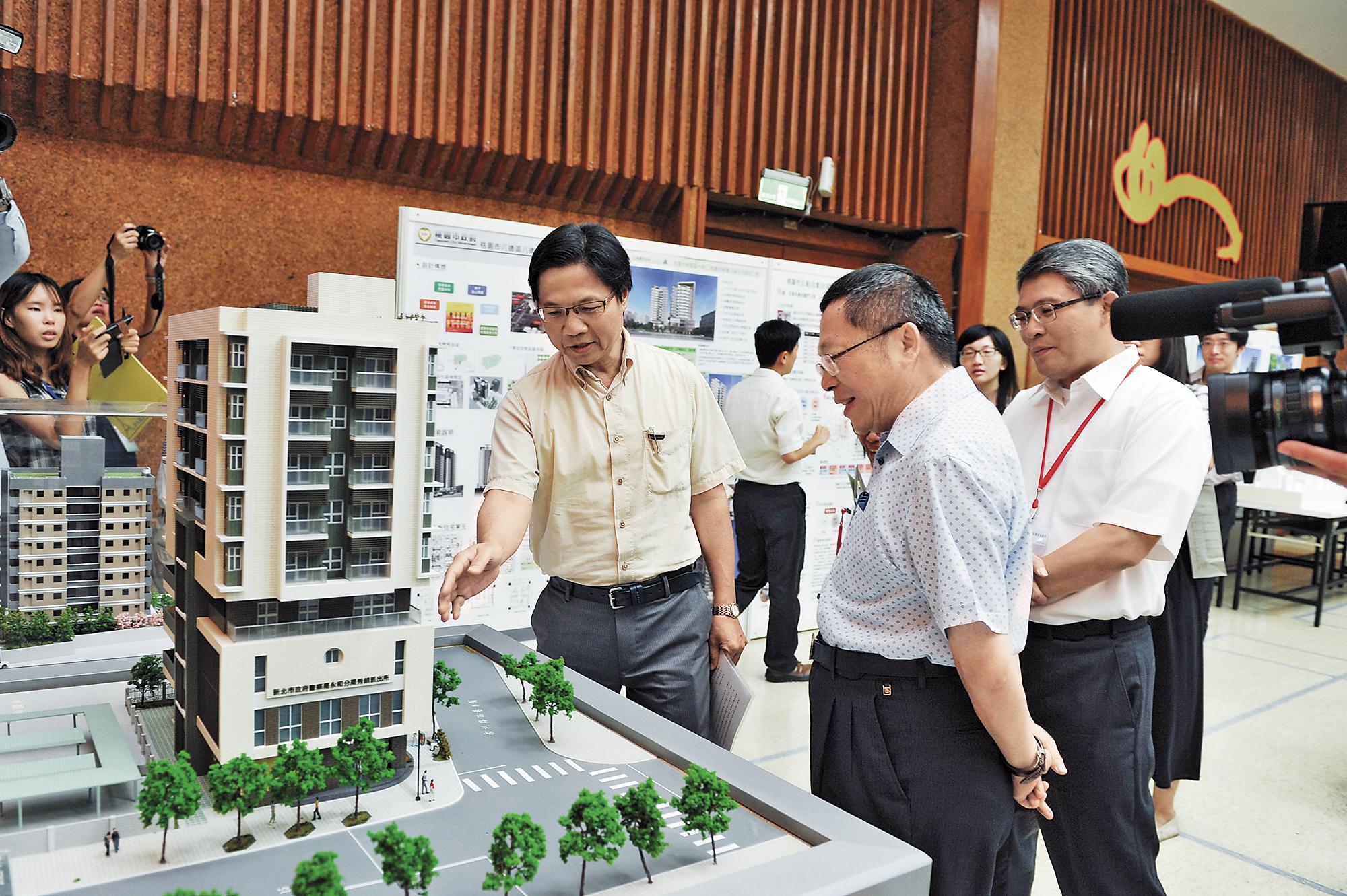 老丙建問題唯有透過內政部修法才能解決，圖為內政部長葉俊榮（左）、營建署長許文龍（右）。（翻攝內政部官網）